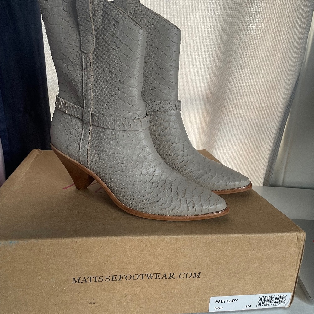 Fair lady boots